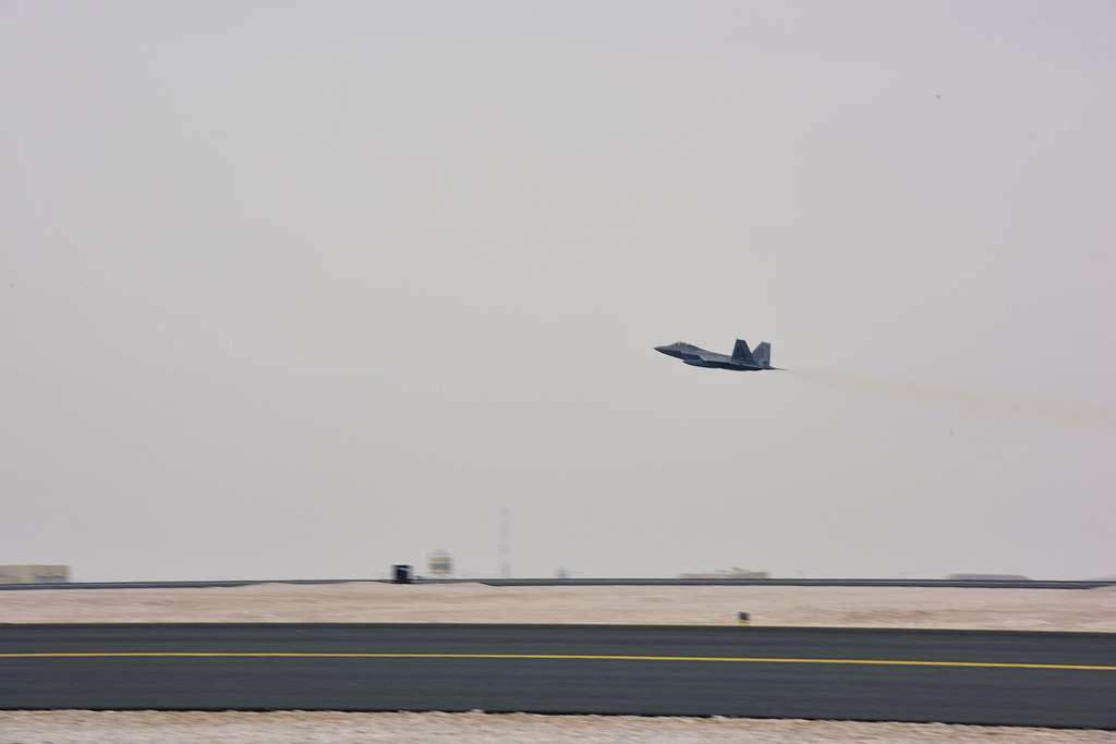 An F-22 Raptor takes off at Al Udeid Air Base, Qatar - NARA & DVIDS ...