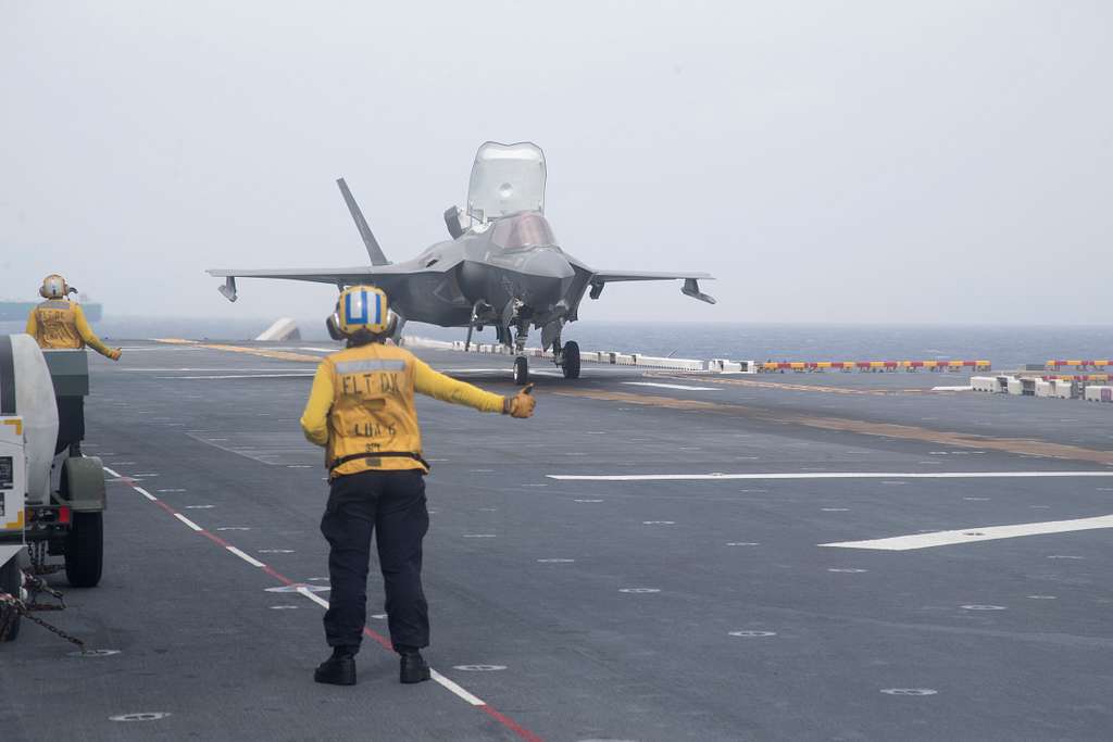 PHILIPPINE SEA (Feb. 7, 2020) An F-35B Lightning II - NARA & DVIDS ...