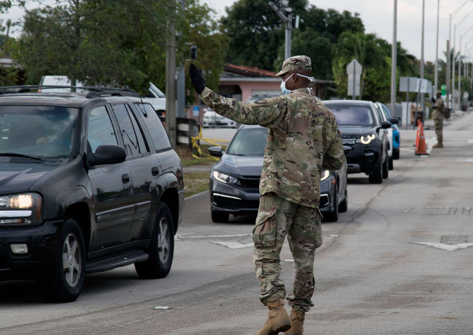 A Florida National Guard Soldiers Direct A Community B769f5 1600 