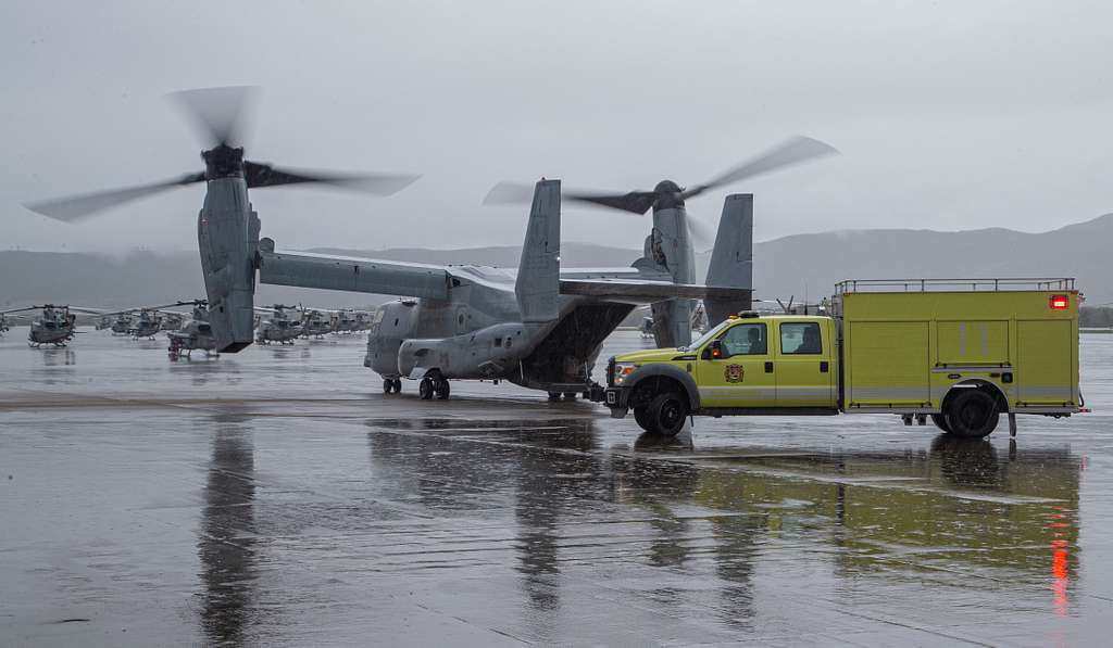 An Aircraft Rescue And Firefighting Vehicle Pulls Up - NARA & DVIDS ...