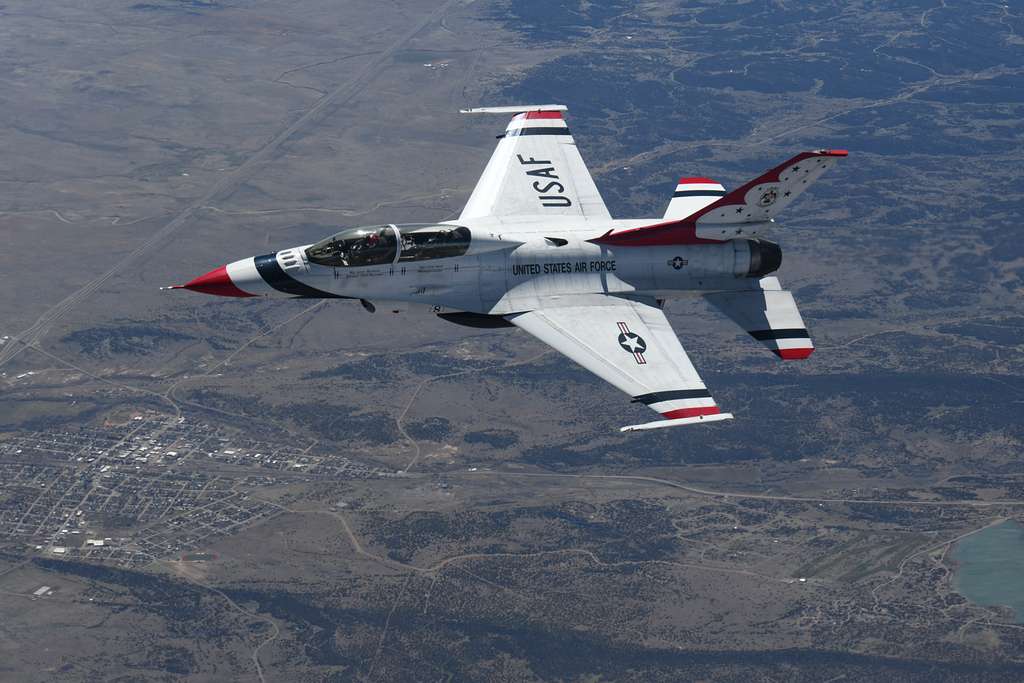An F-16 Fighting Falcon Thunderbird flies above Colorado - NARA & DVIDS ...