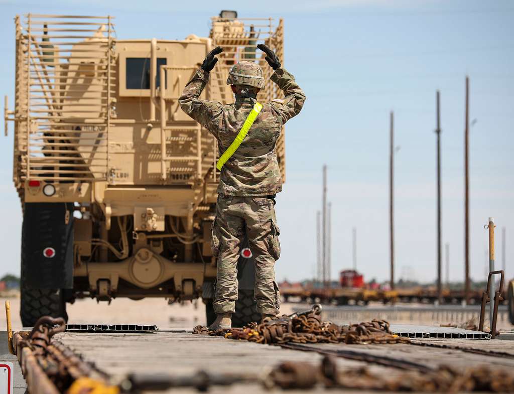 Soldiers With 2nd Armored Brigade Combat Team, 1st - PICRYL - Public ...