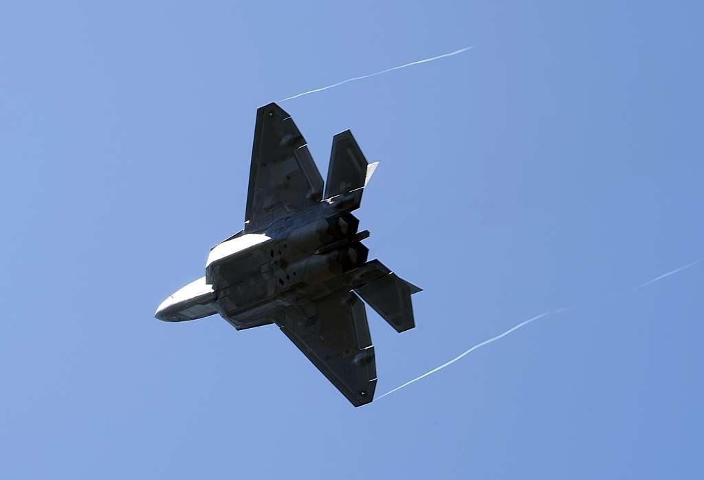 A U.S. Air Force F-22 Raptor takes off from the runway - PICRYL Public ...