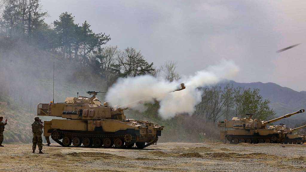 Soldiers from 1st Battalion, 7th Field Artillery Regiment, - NARA