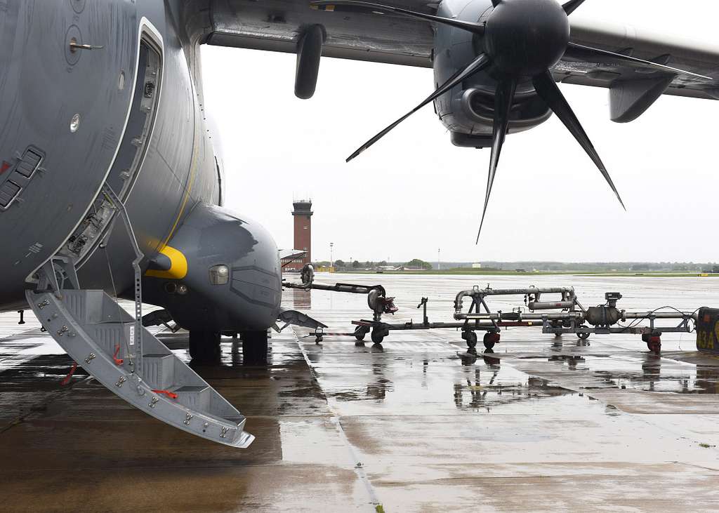 An Aviation Fueling System Is Connected To A Fuel Line - Nara & Dvids 