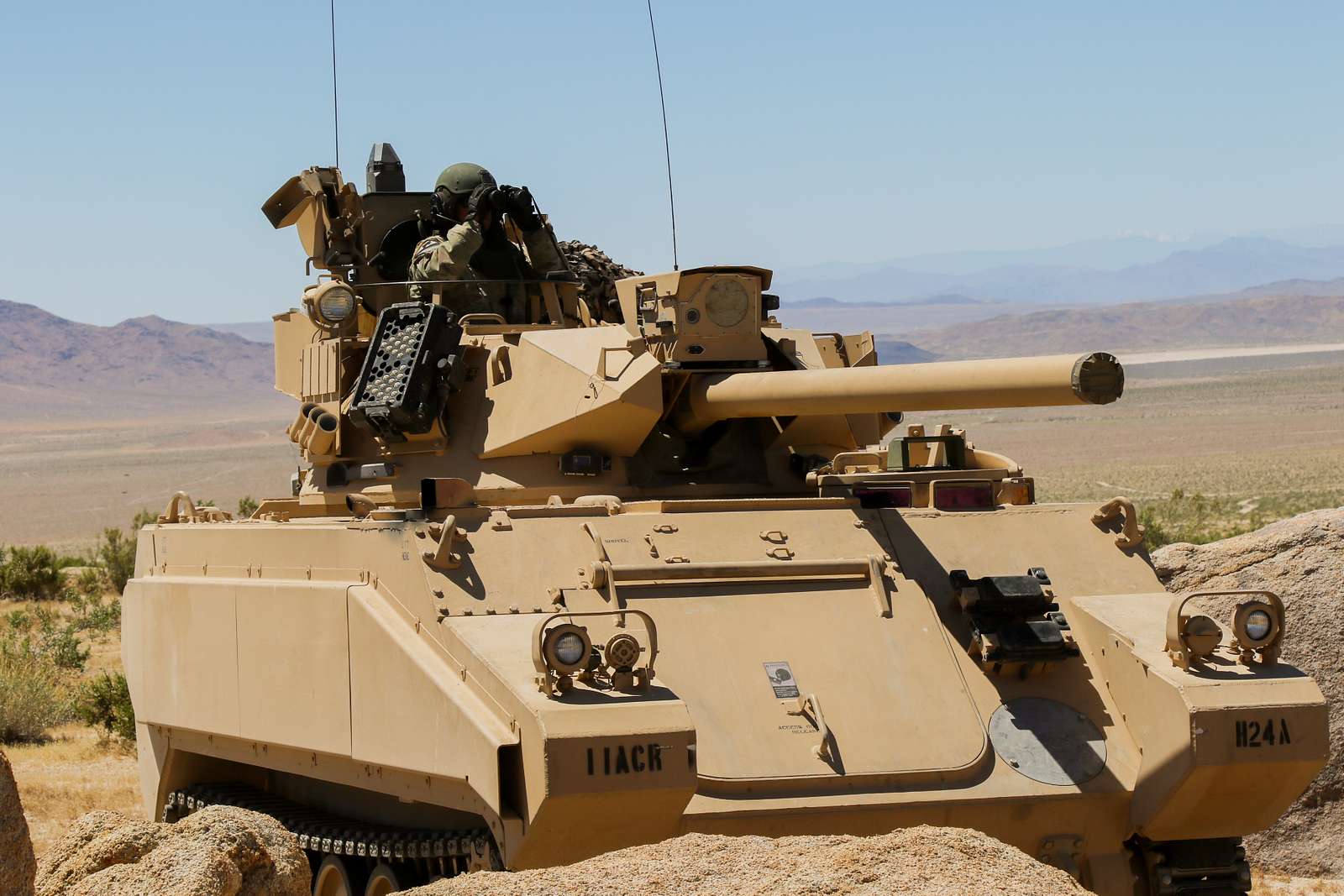 11th Armored Cavalry Regiment Troop scans the desert - NARA & DVIDS ...