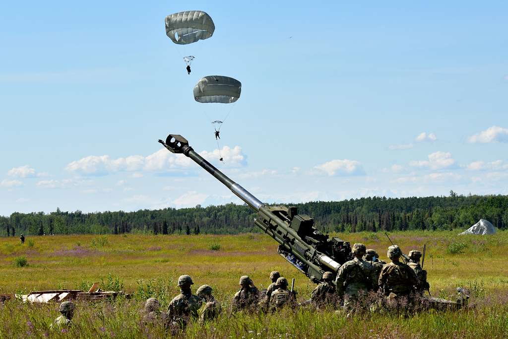 U.S. Army Alaska Airborne Artillery Soldiers Work To - PICRYL Public ...