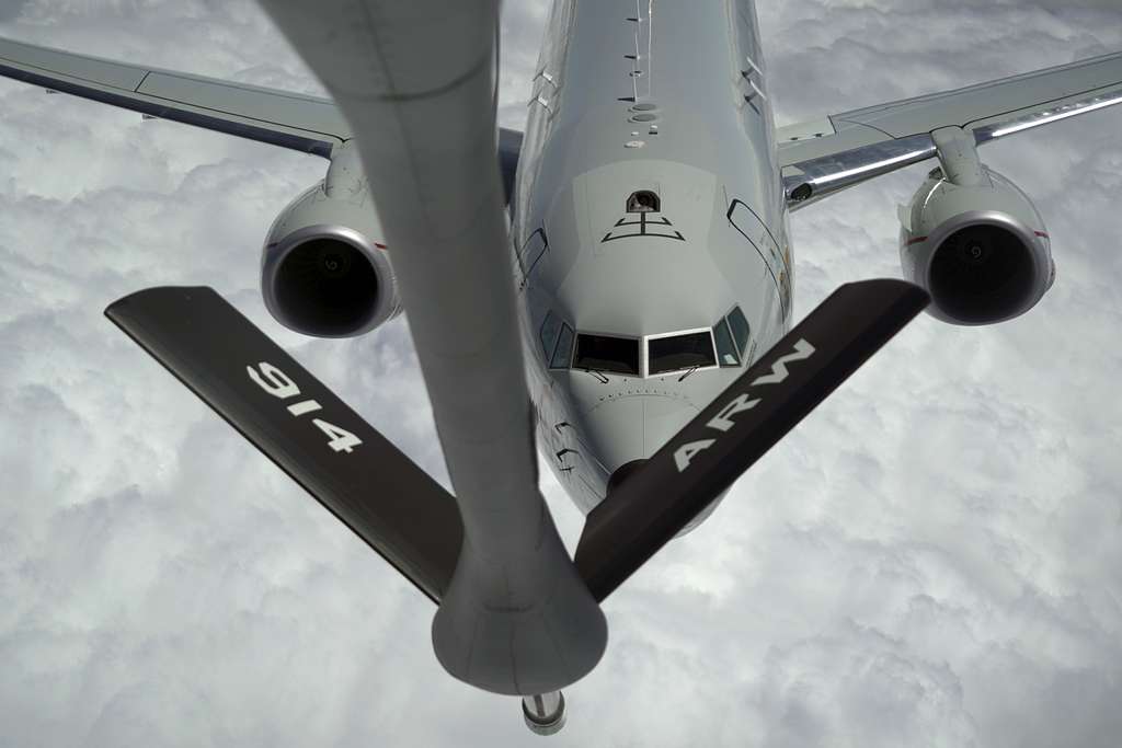 A 914th Air Refueling Wing KC-135 Stratotanker Conducts - NARA & DVIDS ...