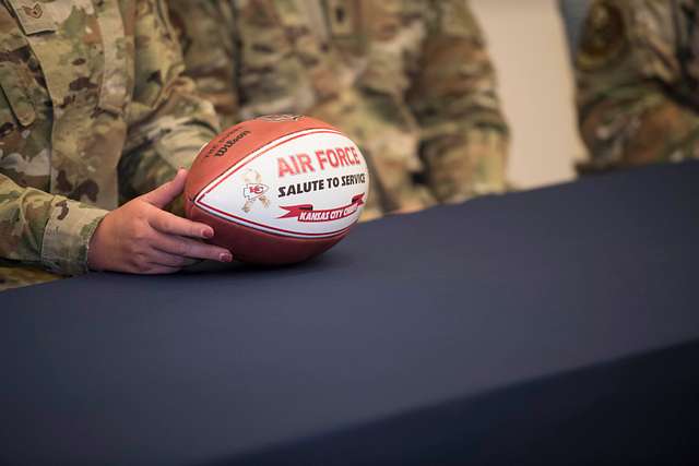 DVIDS - Images - Service members participate in Chicago Bears Salute to  Service game [Image 5 of 6]