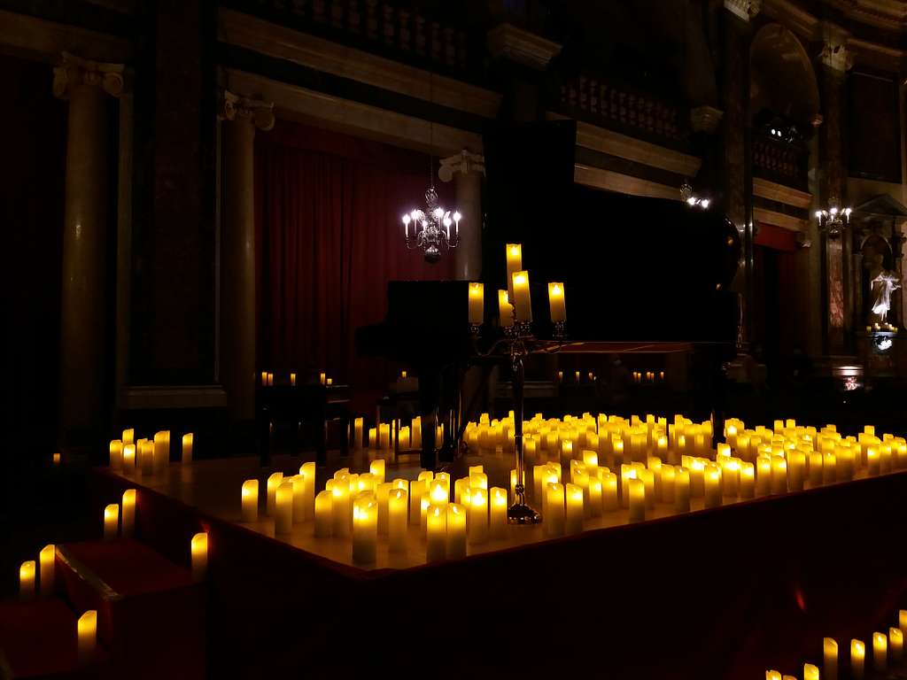 Lyon 2e - Chapelle de la Trinité - Concert Candlelight de Franck Laurent-Grandpré (2) - PICRYL - Public Domain Media Search Engine Public Domain Search