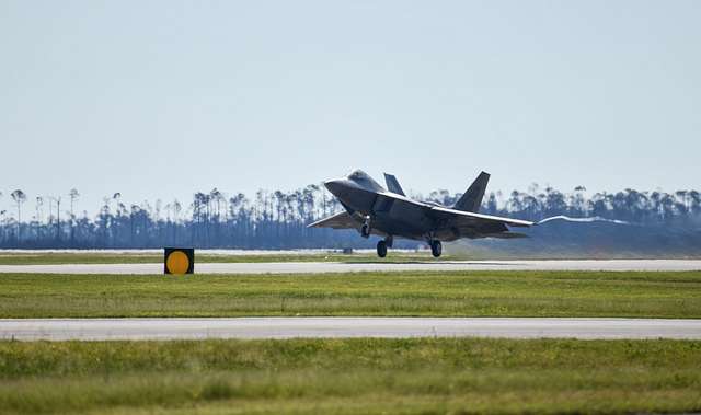 A U.S. Air Force F-22 Raptor Operational Test Aircraft - PICRYL Public ...