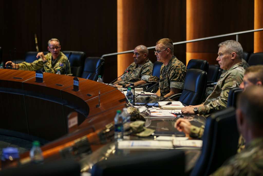 U.S. Marine Corps Lt. Gen. Steven R. Rudder, center, - PICRYL - Public ...