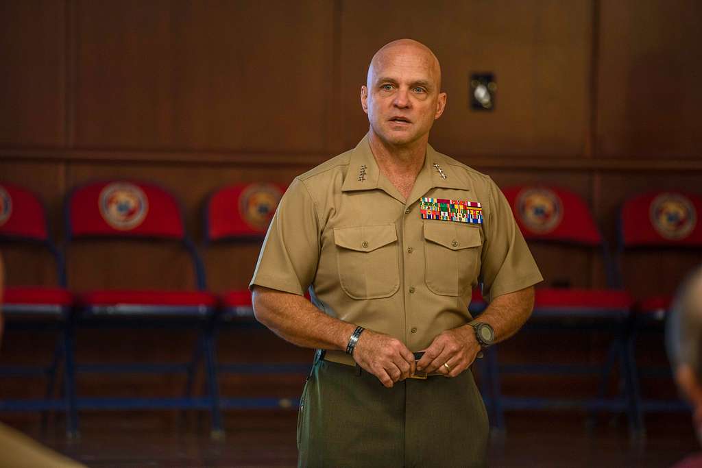 LtGen David Bellon and the 20th Sergeant Major of the Marine Corps