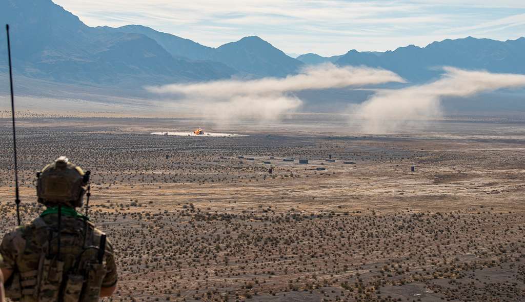 A Joint Terminal Attack Controller (JTAC) Watches Target - NARA & DVIDS ...