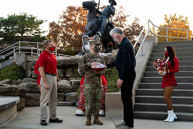 DVIDS - Images - Service members participate in Chicago Bears Salute to  Service game [Image 5 of 6]