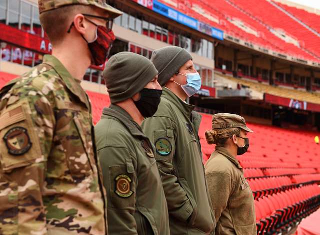 DVIDS - Images - Service members participate in Chicago Bears Salute to  Service game [Image 5 of 6]