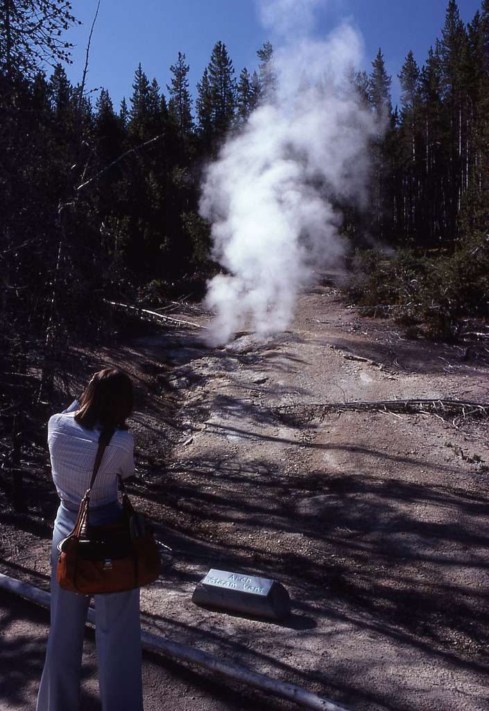 arch-steam-vent-yellowstone-national-park-picryl-public-domain