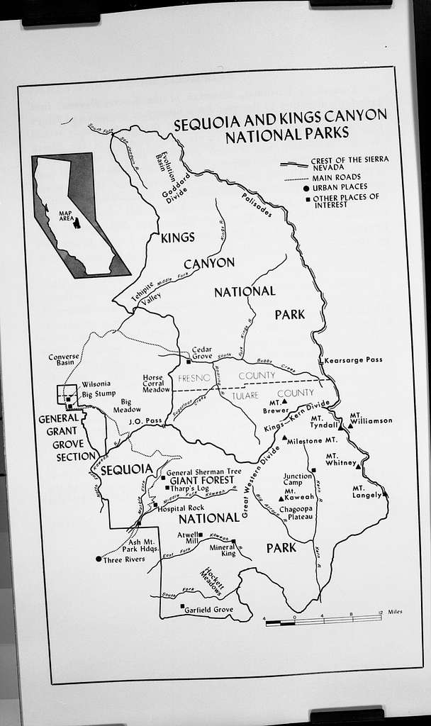  Sequoia and Kings Canyon National Parks Map (National  Geographic Trails Illustrated Map, 205): 0749717009844: National Geographic  Maps: Sports & Outdoors