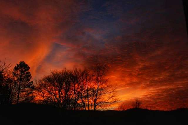 West Virginia Fire Sky - The sky is red and orange as the sun sets - PICRYL  - Public Domain Media Search Engine Public Domain Search