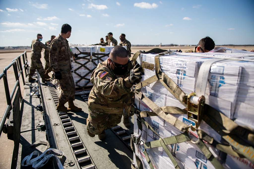 U.S. Air Force Airmen and Army Soldiers unload pallets - NARA & DVIDS ...