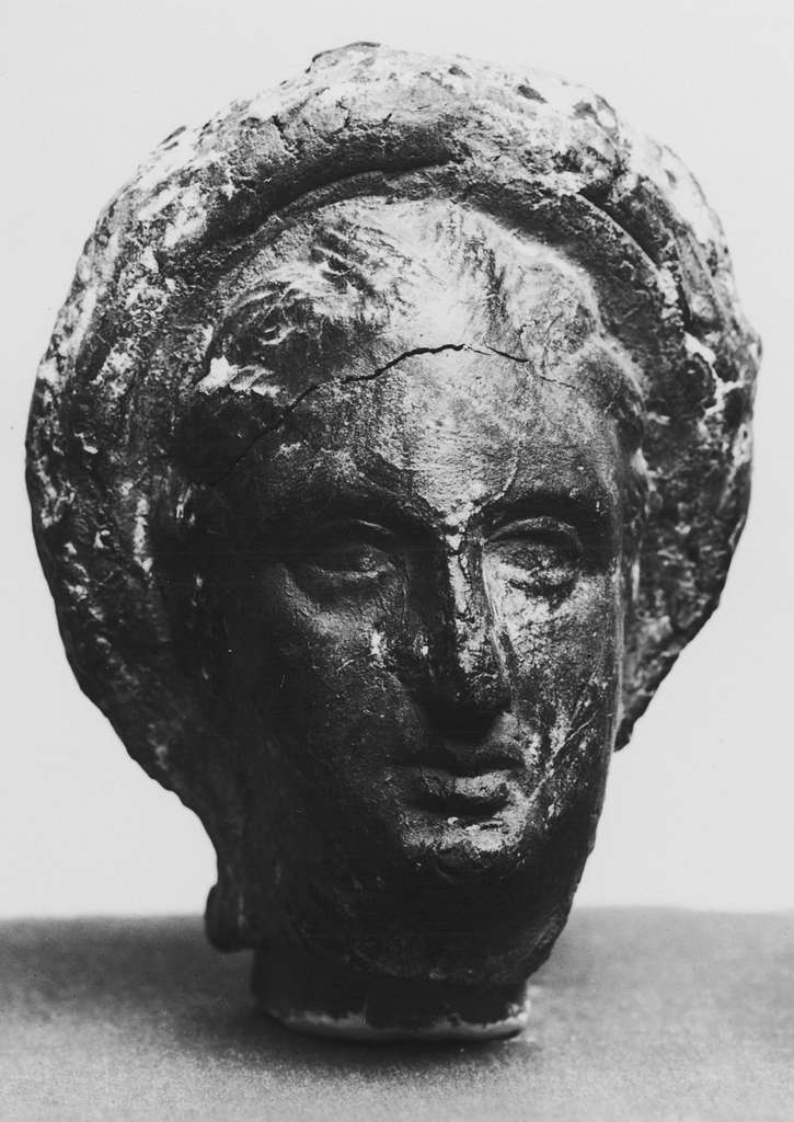 Голова на греческом. Римские головы женщины. Древнегреческая голова женщины в диадеме.
