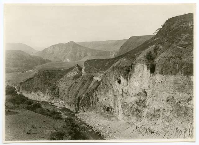 Ferrocarriles Nacionales de Mexico railroad tunnel, Mexico (21658527969 ...