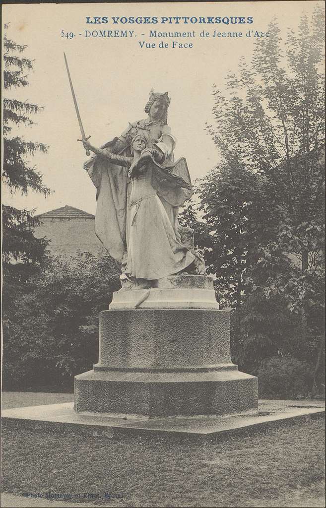 File:Statue de Jeanne d'Arc à l'extérieur de l'église Saint-Pierre