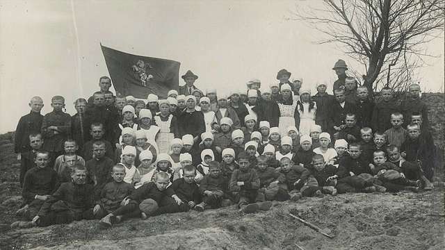 Polish National Green Mountain School No 36 Students At The Lithuanian