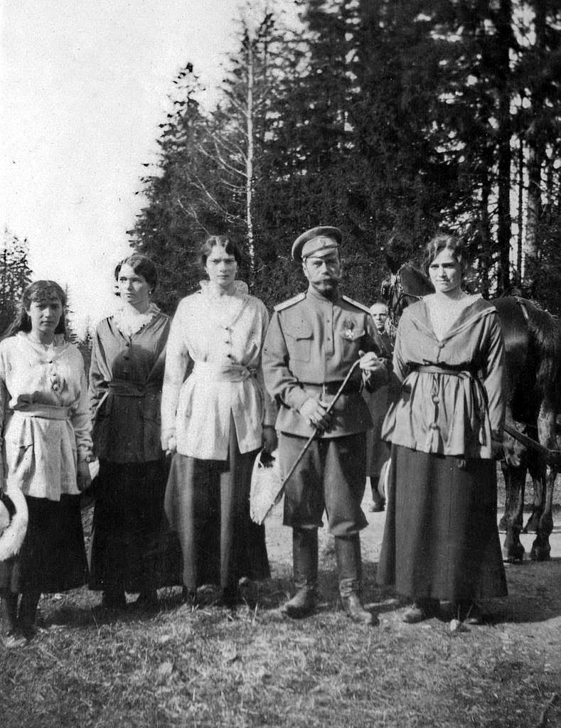 Russian Imperial family in 1916 Tsarskoe Selo - PICRYL - Public Domain ...