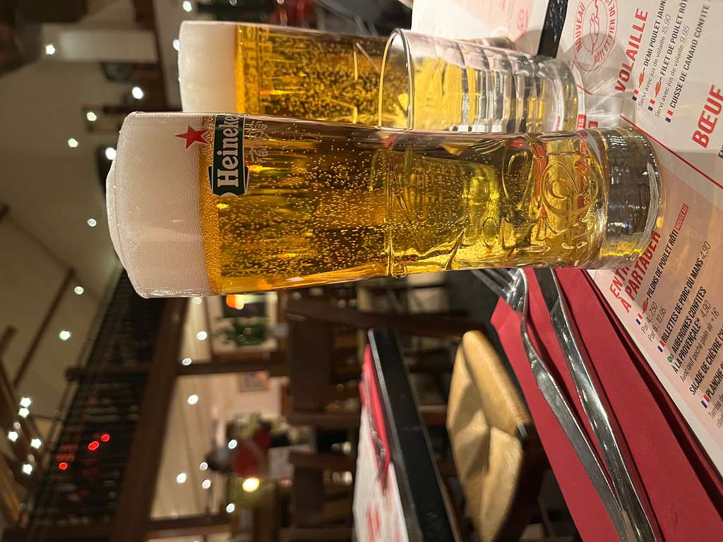 A close up of a glass of beer on a table. Beer peroni glass. - PICRYL -  Public Domain Media Search Engine Public Domain Image