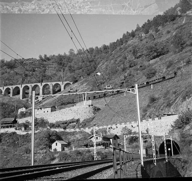 SV 340 13 - Gotthard, Biaschina, Blick nach oben, Pianotondo-Viadukt ...