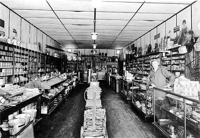 File:Rhodes Department Store interior showing jewelry and accessory  departments, Seattle, ca 1925 (SEATTLE 2884).jpg - Wikimedia Commons
