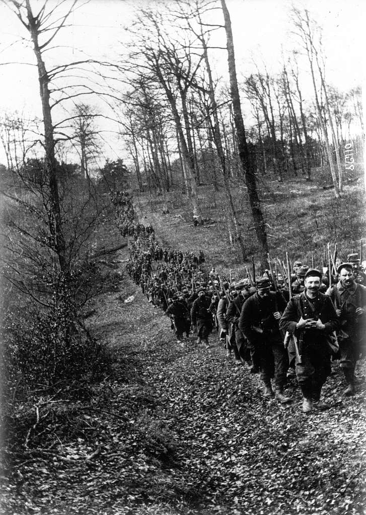 Soldats Partant Pour La Relève Des Tranchées, 1915 (agence Meurisse 