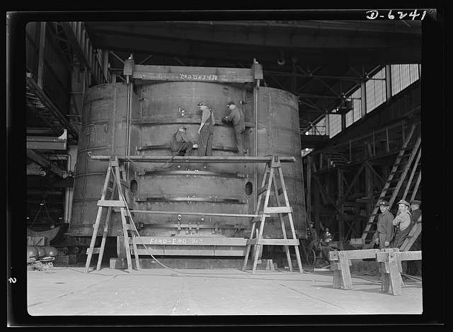 Construction of the hull section of a submarine 8b07456v - PICRYL ...