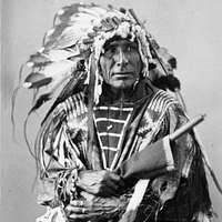 File:Washakie (Shoots-the-Buffalo-Running), a Shoshoni chief, half-length,  seated, holding pipe - NARA - 530875.jpg - Wikimedia Commons