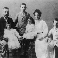 File:Eloy Alfaro y su familia 02.jpg - Wikimedia Commons