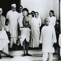 Mahatma Gandhi with Jawaharlal Nehru and Vallabhbhai Patel - PICRYL ...