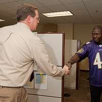 Vonta Leach, a fullback with the Baltimore Ravens, - PICRYL