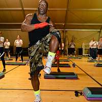 File:US Navy 060411-N-6270R-003 Tae Bo creator, Billy Blanks holds a class  for service members and their dependents on his famous roll boxing Tae Bo  techniques.jpg - Wikipedia