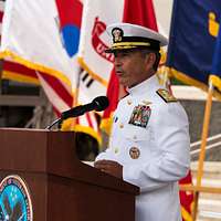 File:US Navy 050722-N-0295M-019 Retired Adm. Vern Clark and his