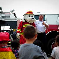 Arizona Cardinals mascot 'Big Red' prepares to give - NARA & DVIDS